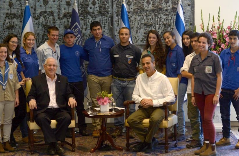 President Reuven Rivlin with Israeli youth group leaders, November 3, 2014.  (photo credit: Mark Neiman/GPO)