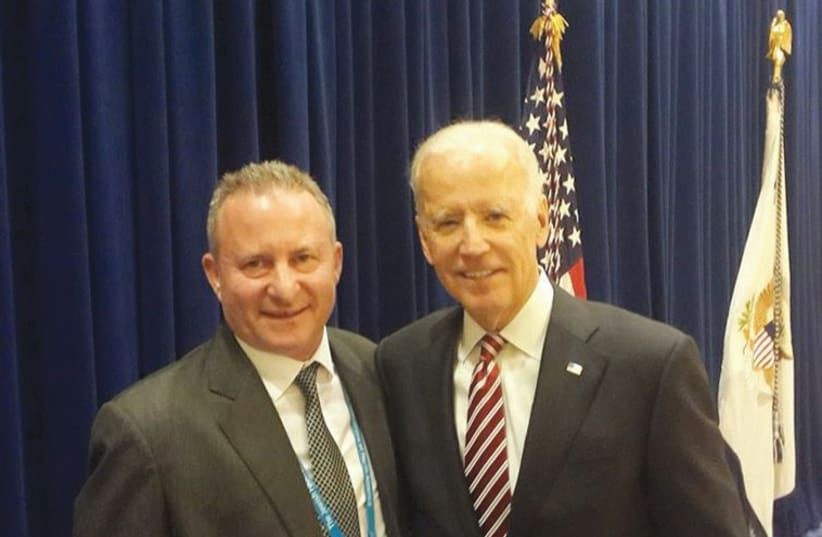 ‘POST’ EDITOR Steve Linde (left) with US Vice President Joe Biden. (photo credit: Courtesy)