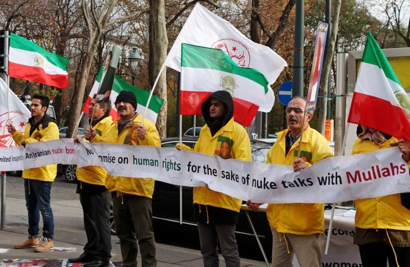 Demonstrators protest against Iran's regime opposite Coburg Palace, the venue of talks on Iran's disputed nuclear programm in Vienna November 19, 2014. (photo credit: REUTERS)