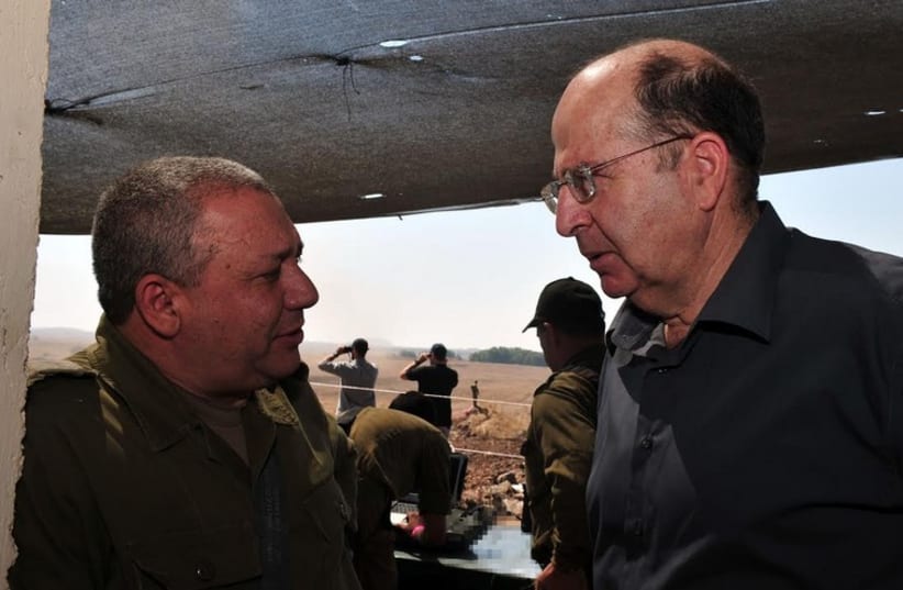 Maj.-Gen. Gadi Eizenkot and Defense Minister Moshe Ya'alon. (photo credit: ARIEL HERMONI / DEFENSE MINISTRY)