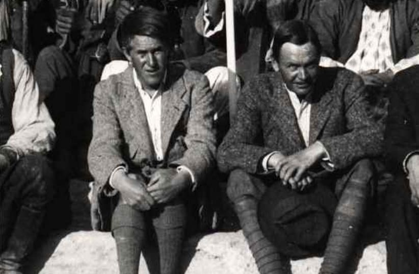 T.E Lawrence (left) seated next to Leonard Woolley in Carchemish in 1913. (photo credit: Wikimedia Commons)