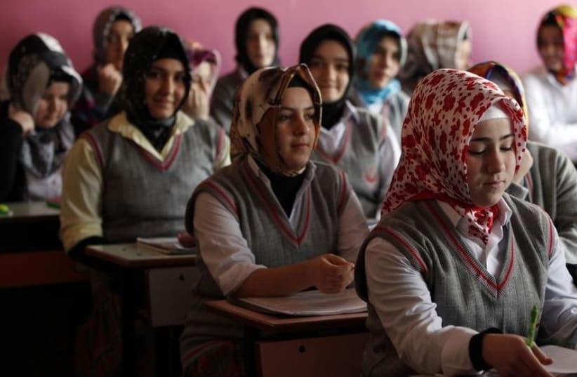 Turkish girls in an Istanbul school (photo credit: REUTERS)
