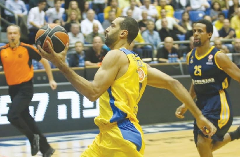 Maccabi Tel Aviv's Brian Randle drives to the hoop (photo credit: ADI AVISHAI)