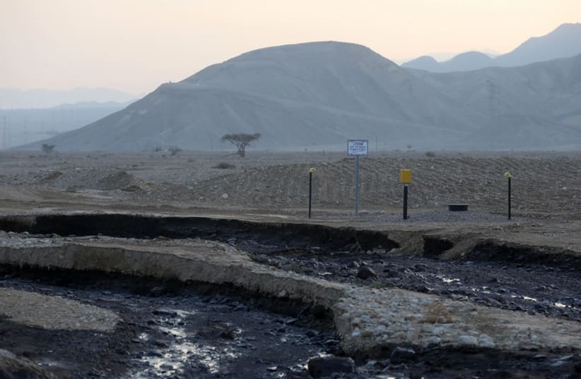 Site of the oil spill in Arava (photo credit: MARC ISRAEL SELLEM)