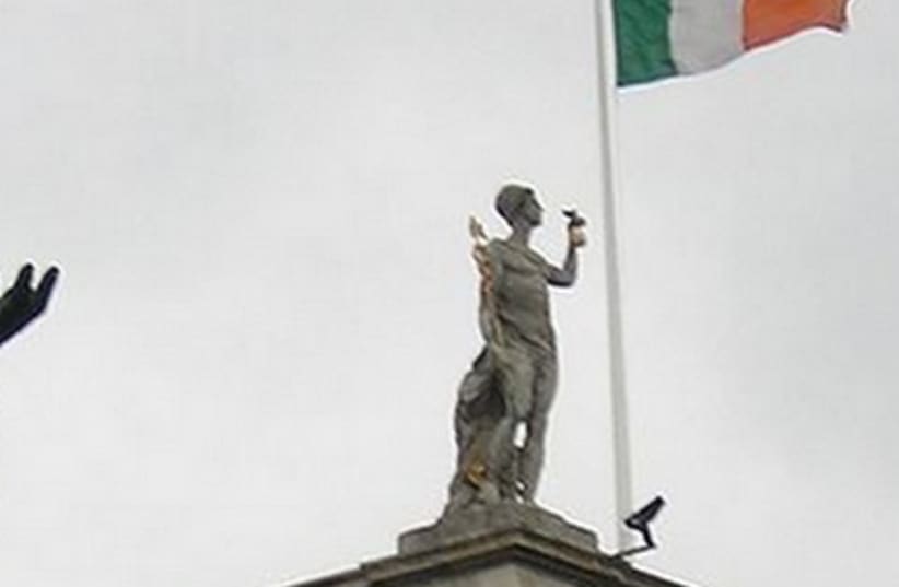 Flag of Ireland (photo credit: Wikimedia Commons)
