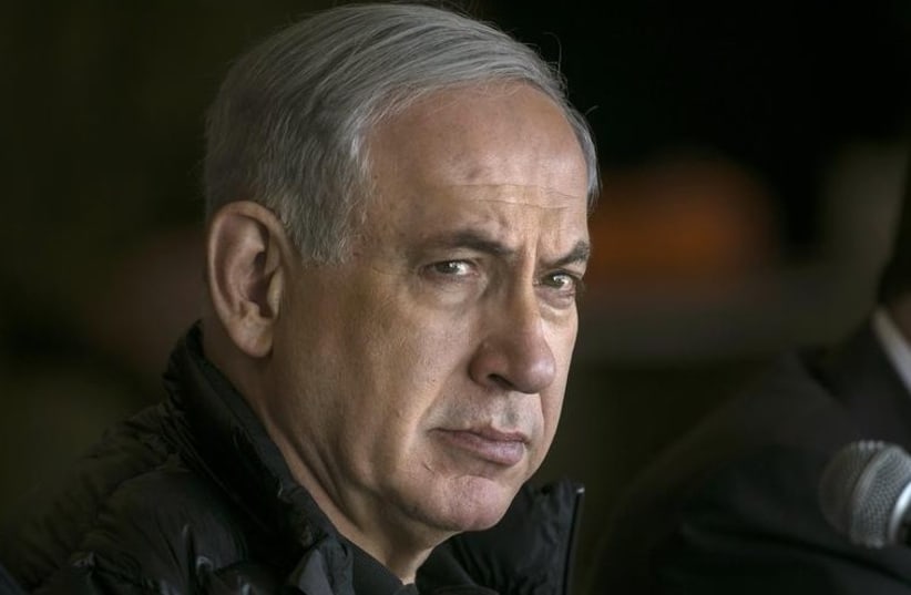 Prime Minister Benjamin Netanyahu watches IDF maneuvers from an army base near Beersheba (photo credit: REUTERS)