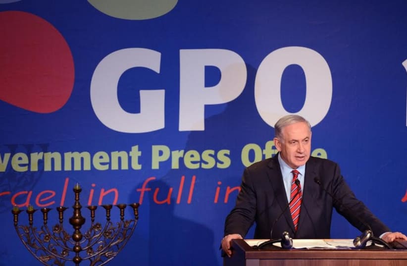 Prime Minister Benjamin Netanyahu a reception for foreign journalists and lightig of Hanukka candles at the Israel Museum, December 17, 2014 (photo credit: KOBI GIDEON/GPO)
