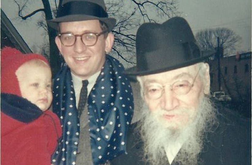 Rabbi Tuvia Geffen (right), with grandson Dr. David Geffen and great-granddaughter Elissa Geffen-Burg. (photo credit: Courtesy)