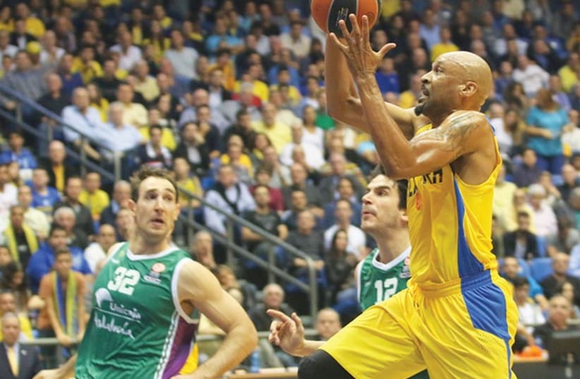 After being named the Euroleague MVP for the month of December last week, Maccabi Tel Aviv forward Devin Smith (right) is aiming to cap the year in style when the yellow-and-blue visits Panathinaikos tonight in its Top 16 opener. (photo credit: ADI AVISHAI)