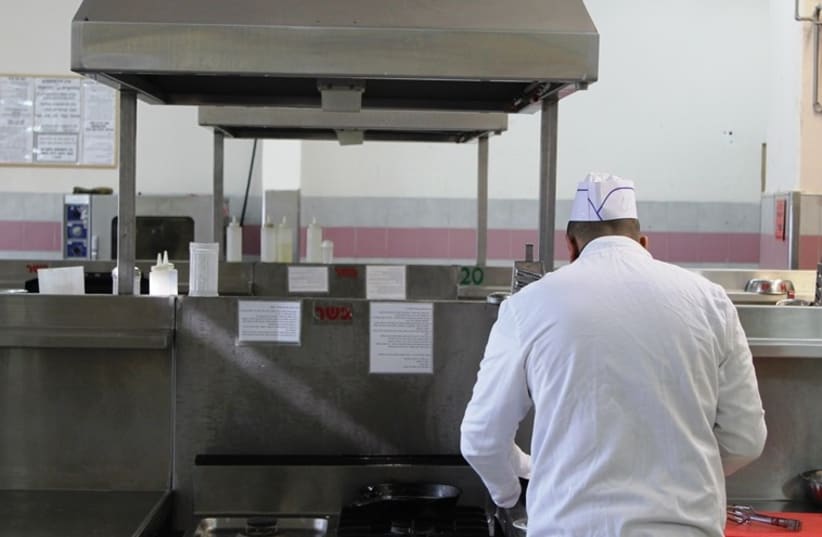 Cooking course at Tzalmon prison (photo credit: BEN HARTMAN)