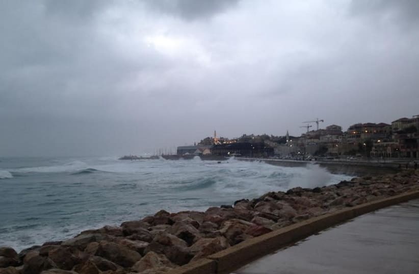 Stormy weather at Jaffa coast, January 2, 2014 (photo credit: NATHAN WISE)