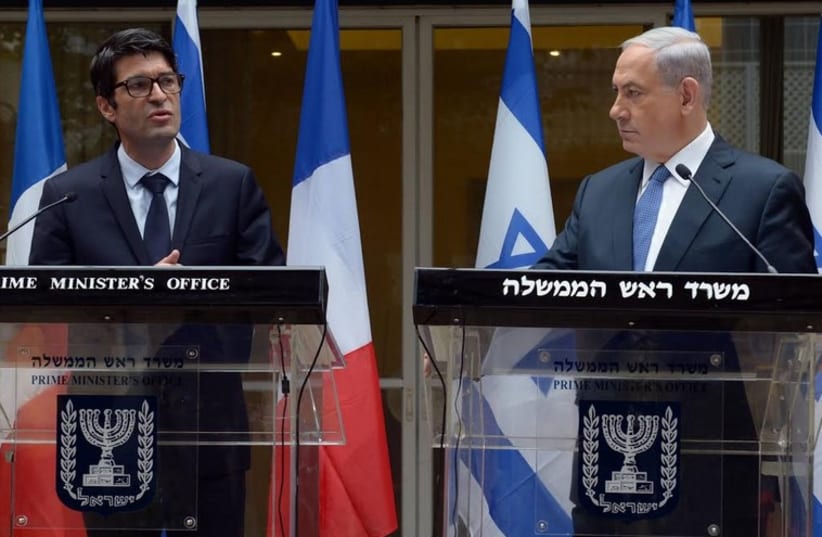 Prime Minister Benjamin Netanyahu meets with French Ambassador Patrick Maisonnave, January 9 (photo credit: HAIM ZACH/GPO)