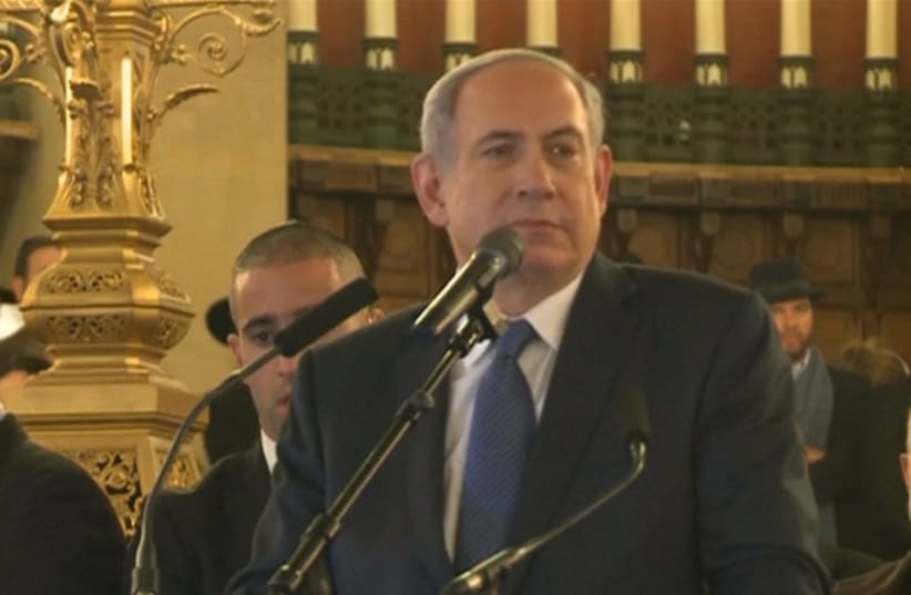  Prime Minister Benjamin Netanyahu at the Grand Synagogue in Paris, January 11, 2015 (photo credit: screenshot)