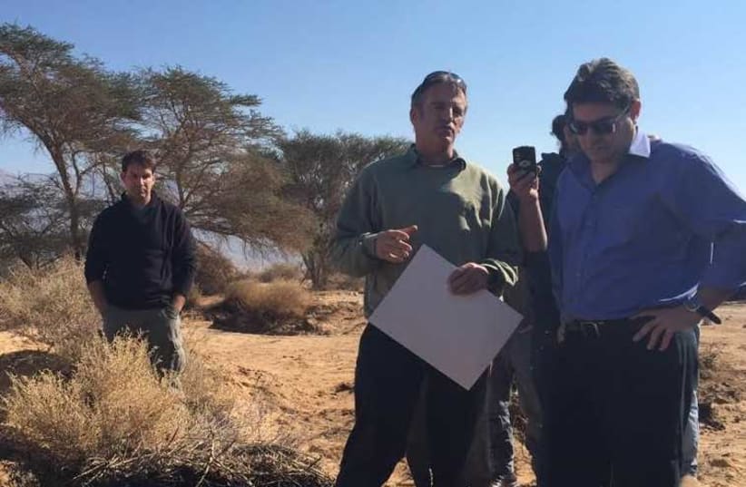 Shaul Goldstein (left) and MK Ofir Akunis (photo credit: ENVIRONMENT PROTECTION MINISTRY)