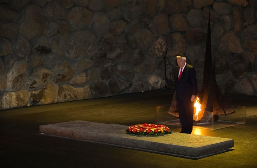 Spain's Foreign Minister Jose Manuel Garcia-Margallo observes a moment of silence during a ceremony at the Yad Vashem Holocaust memorial in Jerusalem, January 14 (photo credit: REUTERS)