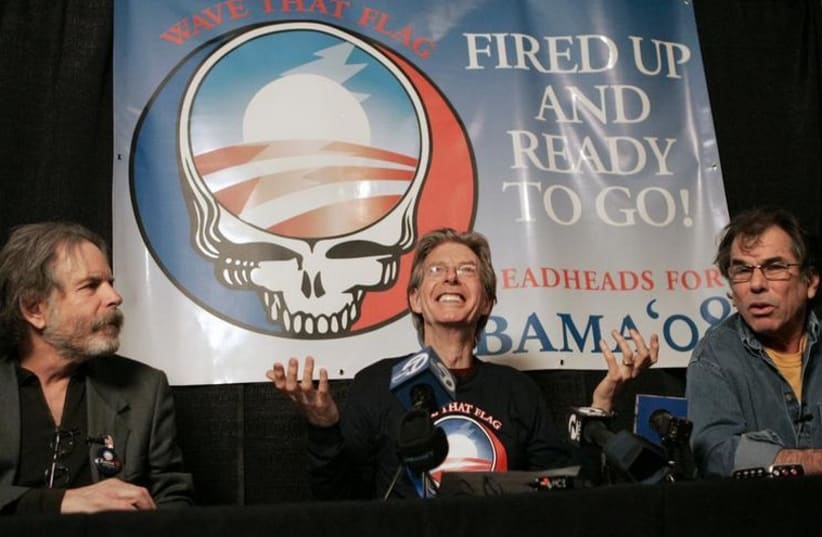 Guitarists Bob Weir (L), Phil Lesh (C) and percussionist Mickey Hart announce a benefit concert for then-US Democratic presidential candidate Barack Obama in 2008 (photo credit: REUTERS)