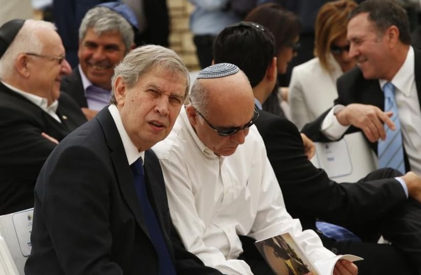 Mossad director Tamir Pardo (L) confers with Shin Bet chief Yoram Cohen (photo credit: REUTERS)