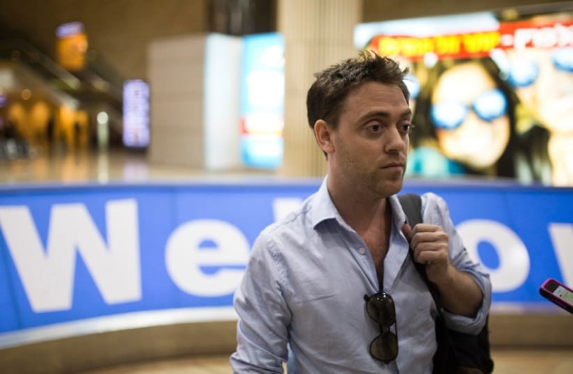 Damian Pachter, a journalist with the Buenos Aires Herald, arrivals hall at Ben-Gurion Airport (photo credit: REUTERS)