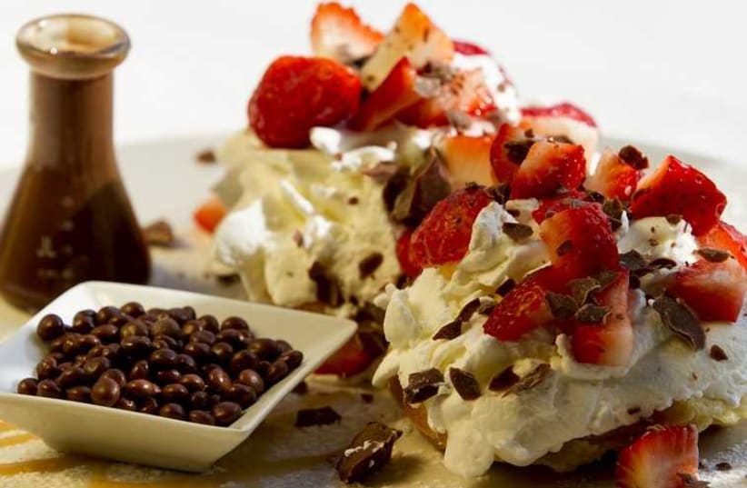 Max Brenner waffle (photo credit: COURTESY MAX BRENNER)