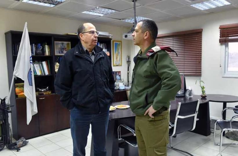 Defense Minister Moshe Ya'alon holds security evaluations, January 30 (photo credit: ARIEL HERMONI / DEFENSE MINISTRY)