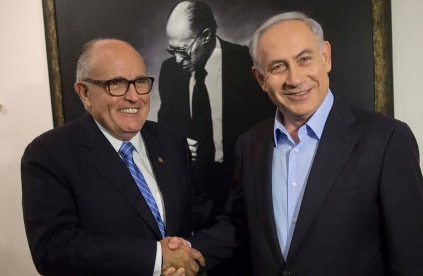 Former New York Mayor Rudy Giuliani (L) with Prime Minister Benjamin Netanyahu, February 2, 2015 (photo credit: YONATAN ZINDEL/POOL)