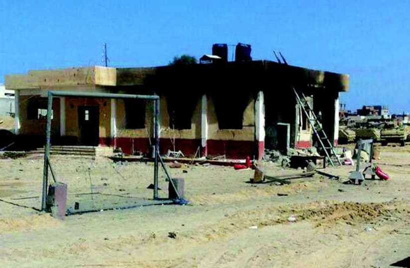 Bâtiment détruit par une attaque djihadiste dans le Sinaï le 29 janvier (photo credit: REUTERS)