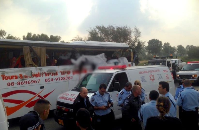 Accident with a bus in the Negev at Lehavim Junction, February 3, 2014 (photo credit: YASSER OKBI/MAARIV HASHAVUA)