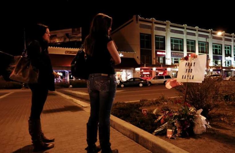 Pedestrians view memorial for slain US hostage Kayla Mueller in Prescott, Arizona (photo credit: REUTERS)