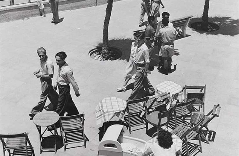 THE TEL AVIV promenade in 1948. (photo credit: TEL AVIV MUSEUM OF ART)