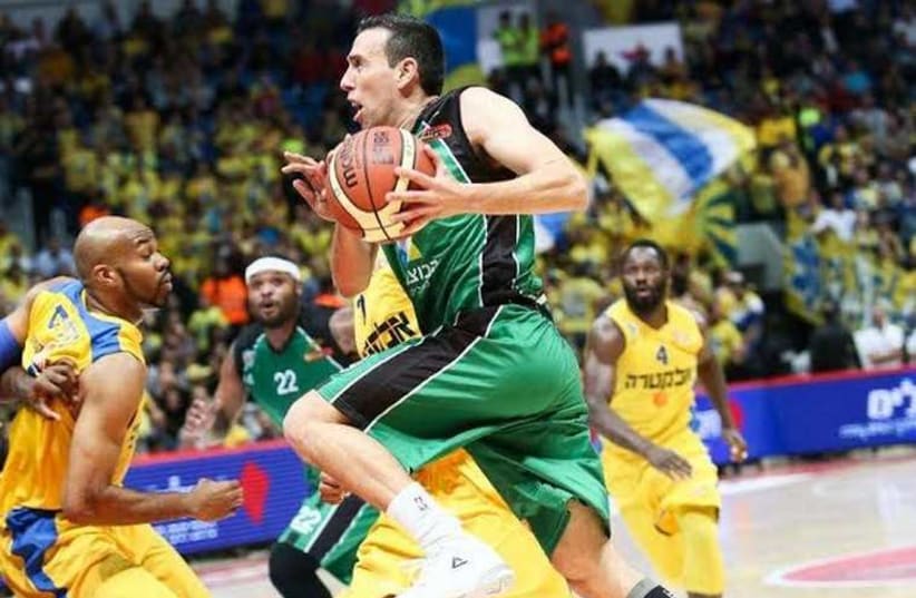 Maccabi Haifa guard Moran Roth drives to the basket (photo credit: ODED KARNI/IBA)