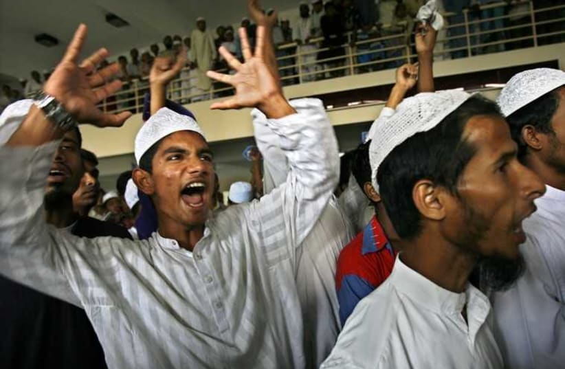 Bangaladeshi Islamists Protest In Dhaka (photo credit: REUTERS)