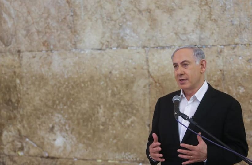 Prime Minister Benjamin Netanyahu makes a speech at the Western Wall, February 28, 2015 (photo credit: MARC ISRAEL SELLEM/THE JERUSALEM POST)
