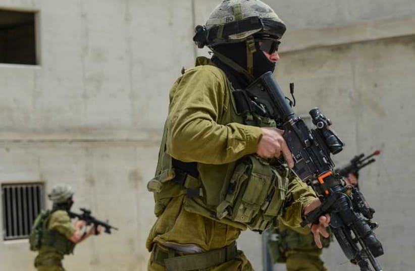 IDF soilder prepares for battle (photo credit: IDF)