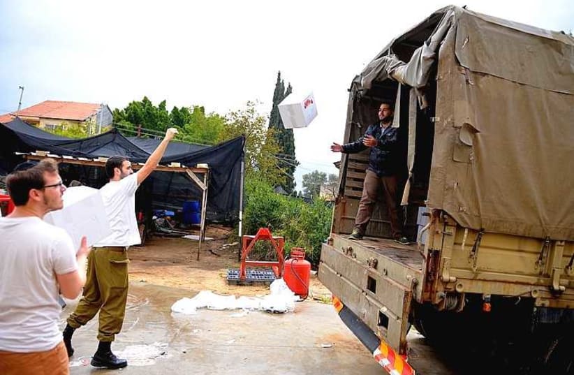 Or Lachayal delivering "mishloach manot" purim packages to soldiers (photo credit: MEIR ALFASI)