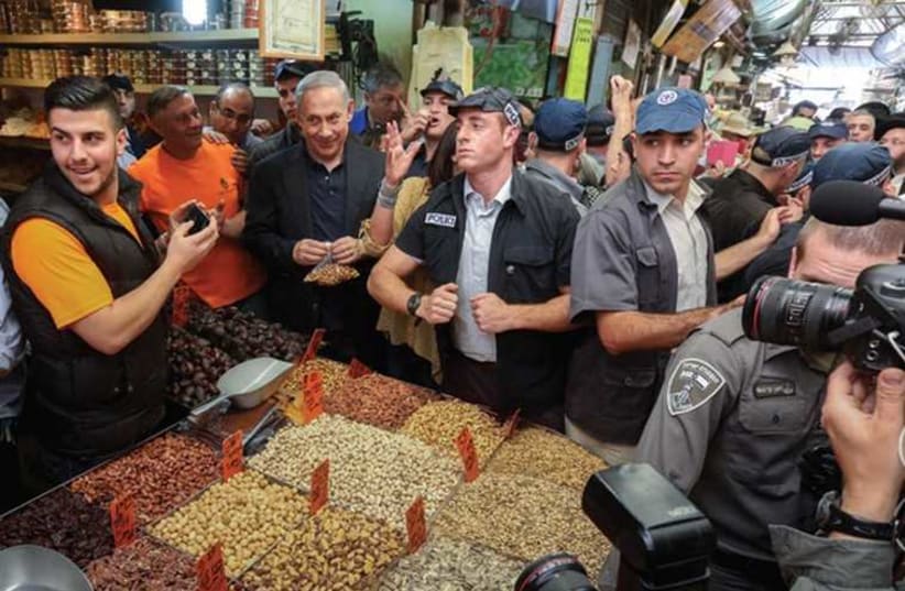 Prime Minsiter Benjamin Netanyahu at Mahaneh Yehuda Market. (photo credit: MARC ISRAEL SELLEM/THE JERUSALEM POST)