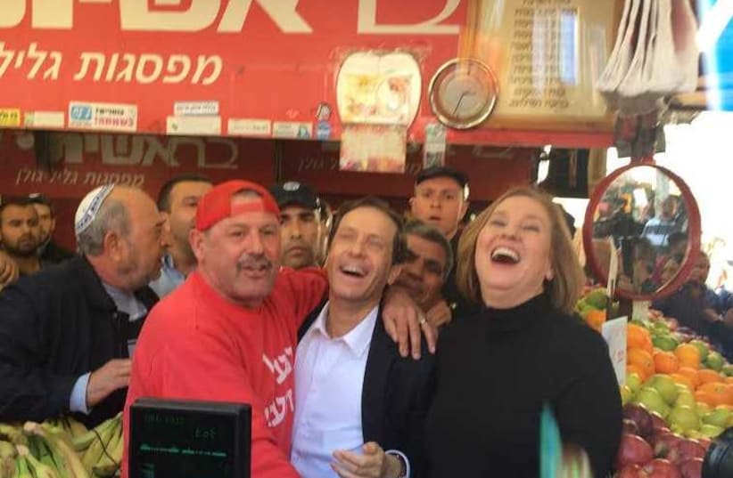 Zionist Union's candidates for prime minister, Isaac Herzog and Tzipi Livni, at Carmel Market. (photo credit: Lahav Harkov)