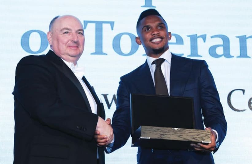 Samuel Eto’o is given the European Medal of Tolerance by European Council on Tolerance and Reconciliation president Dr. Moshe Kantor (photo credit: TONY WELLINGTON)