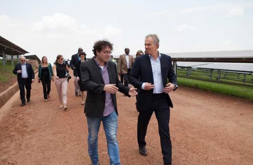 Gigawatt Global co-founder Chaim Motzen walking with Tony Blair – and Rwandan Infrastructure Minister James Musoni behind them, center – at the solar field on February 12 (photo credit: GIGAWATT GLOBAL)