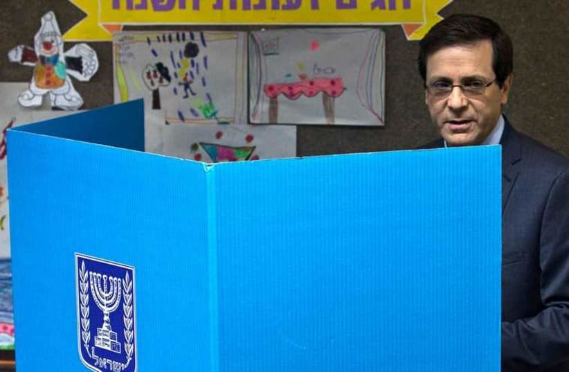 Issac Herzog votes in Tel Aviv (photo credit: REUTERS)