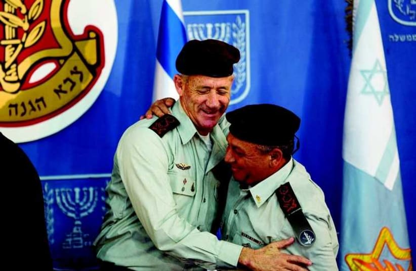 Le général Gadi Eizenkot et son prédécesseur Benny Gantz (photo credit: REUTERS)