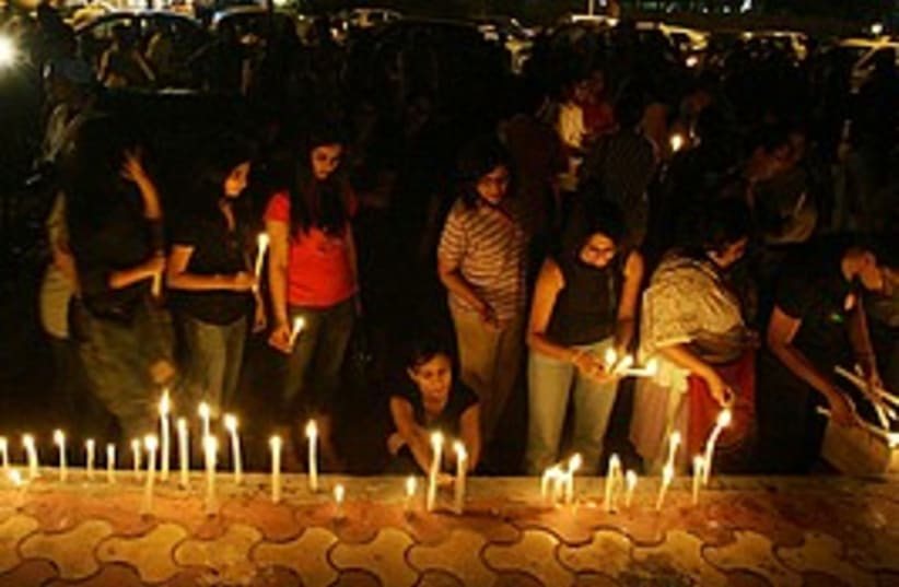 candle-lit vigil mumbai 298 ap (photo credit: AP)