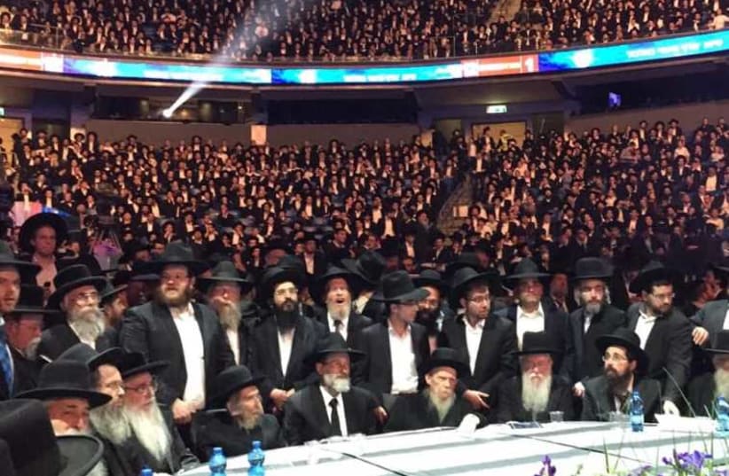 Haredi celebrate completion of first cycle of new Dirshu Torah study project. (photo credit: YISRAEL BARDOGO)