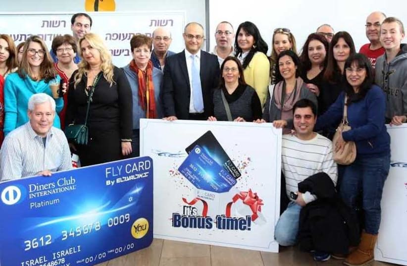El Al “Fly Card” credit card holders before the flight to Rome. (photo credit: SIVAN FARAG)