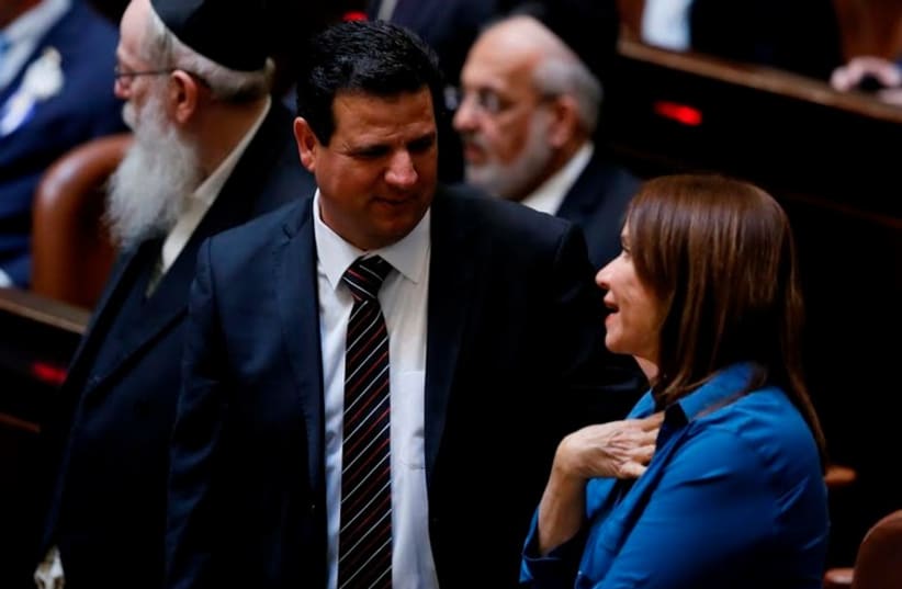 Joint List chairman Aiman Oudeh and Labor MK Shelly Yacimovich in the Knesset, March 31, 2015 (photo credit: KNESSET)