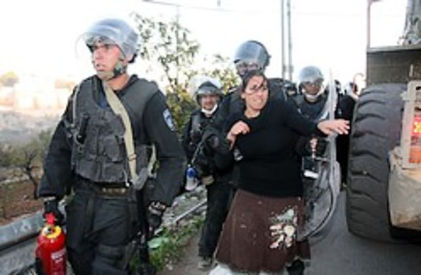 Hebron evacuation woman 248.88 (photo credit: Ariel Jerozolimski)