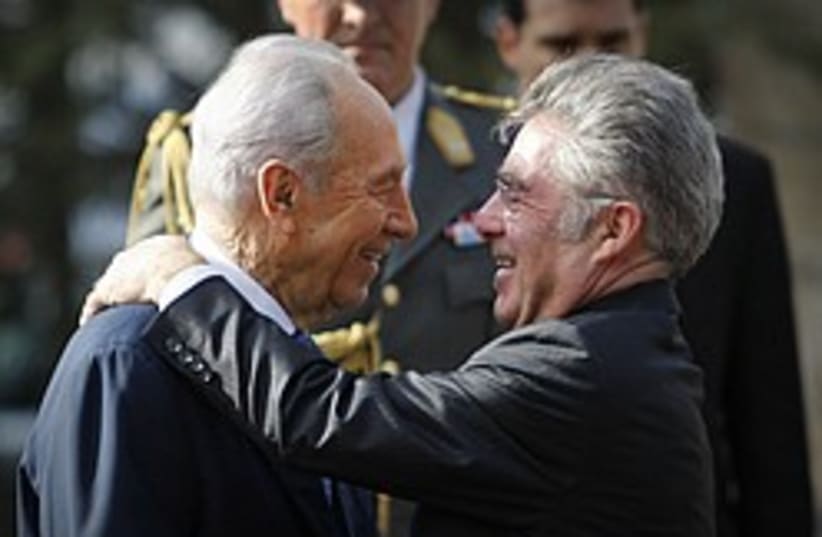 peres heinz fischer about to kiss 248 88 (photo credit: AP)