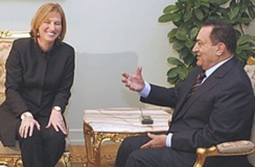 Mubarak meets Livni 248.88 (photo credit: AP)