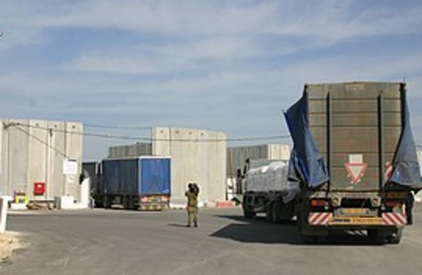 aid trucks top 298.175 248 existsNoResiz (photo credit: )