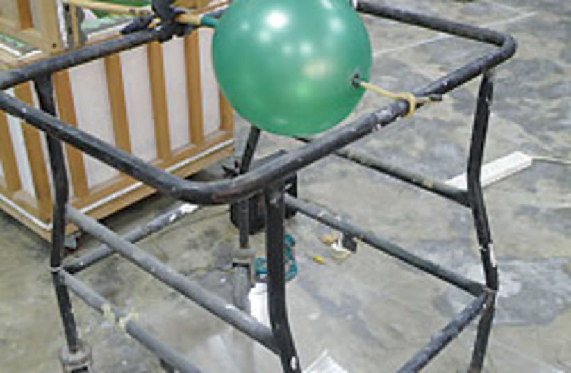 balloon machine 88 248 (photo credit: Courtesy)