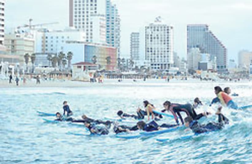 surfing tel aviv 88 248 (photo credit: Rei Dishon)